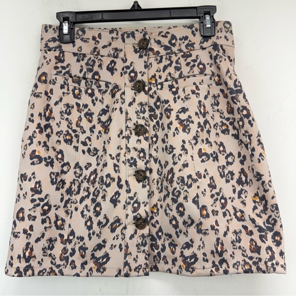 Maurices size 4 Women’s Leopard Animal Print Faux Suede Button Front Skirt - Picture 1 of 6